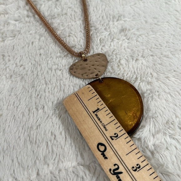 Stein Mart Spring Street Genuine Shell Gold Tone Necklace NEW - Picture 10 of 11